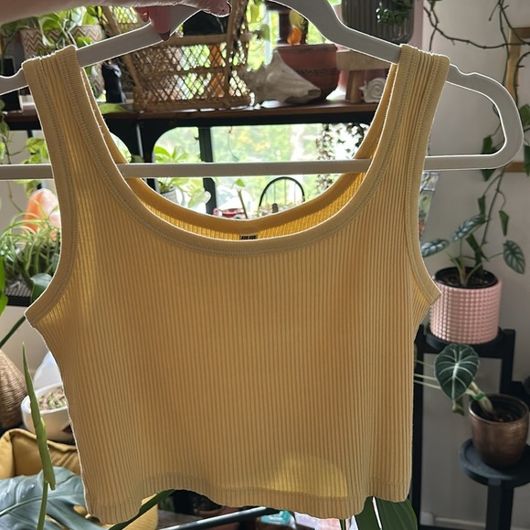 UNIQLO | Yellow Sleeveless Fitted Crop Tank Top - Picture 8 of 11